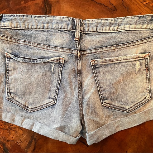 Express Size 8 Stretch Shortie Relaxed Low Rise Jean Shorts - Picture 6 of 7